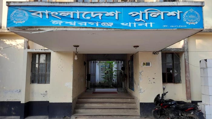 ঈশ্বরগঞ্জে আসামিদের হুমকীতে বাড়ি ছাড়া বাদী পরিবার