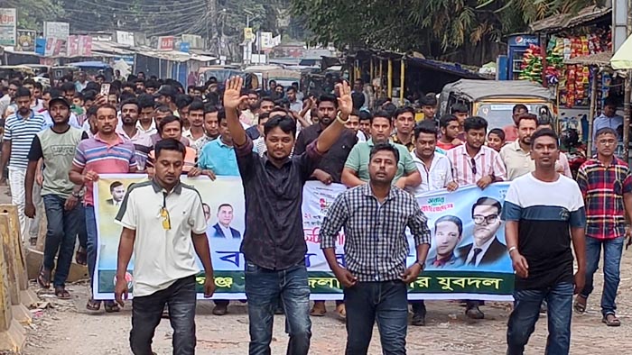 যুবদলের প্রতিষ্ঠাবার্ষিকীতে গোলাপ-খলিল-সাঈদের নেতৃত্বে ঈশ্বরগঞ্জে আনন্দ মিছিল