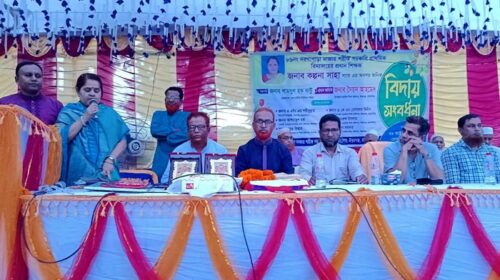 প্রধান শিক্ষক কল্পনা সাহার অশ্রুসজল বিদায় সংবর্ধনা
